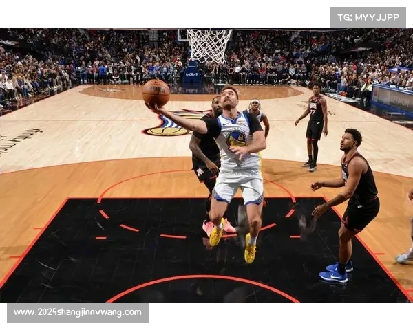 猛龙勇士对攻大战，奎克利隔扣格林引爆社交媒体